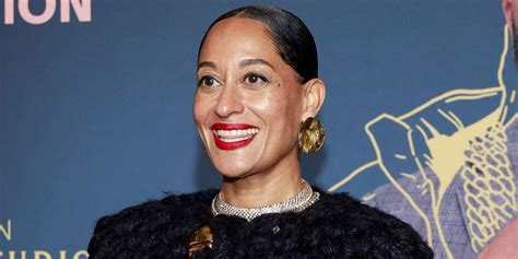 Tracee Ellis Ross, 48, Flashes Her Toned Abs And Booty While。